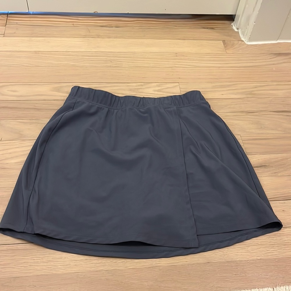 Abercrombie and fitch grey blue athletic skort, size xs but fits a small as well